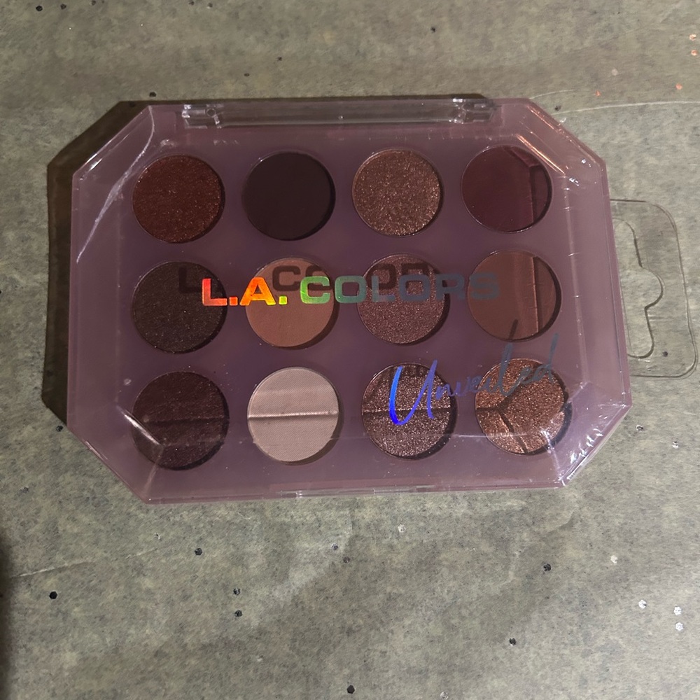LA colors eyeshadow palette